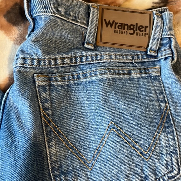 Wrangler Rugged Wear Jeans - Picture 2 of 6